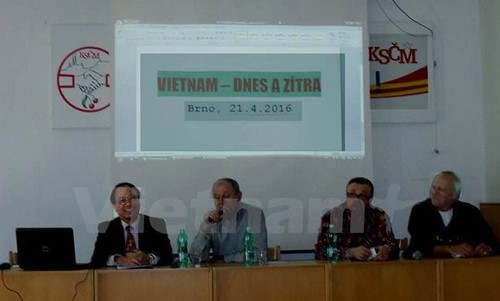 Tschechiens Kommunistische Partei organisiert Seminar über Entwicklungserfahrungen Vietnams - ảnh 1